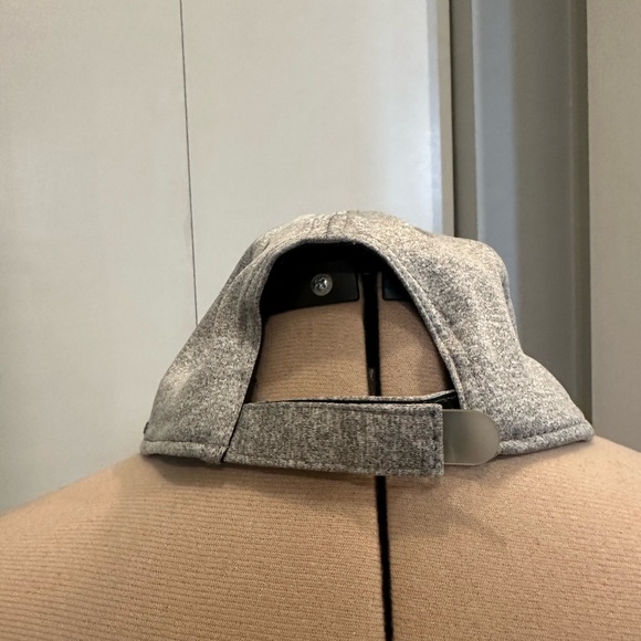 Grey Cap - Picture 3 of 4